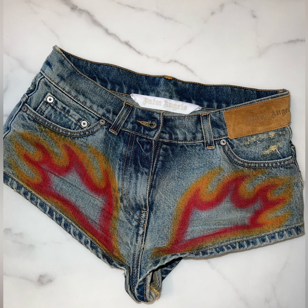 PALM ANGELS flame-graffiti mini denim shorts

IT 26, Equivalent to US 4